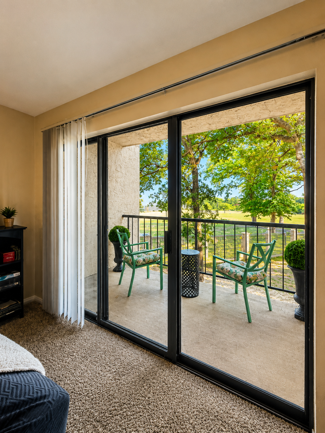 Connecting balcony