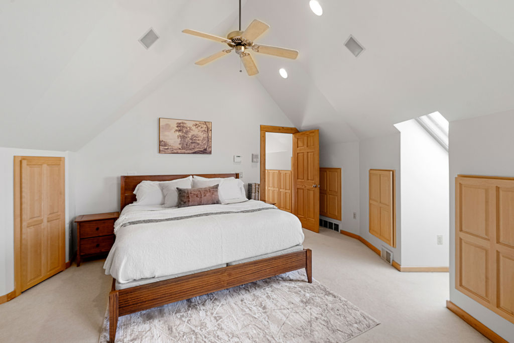 Private Master Suite/Apartment - 800 square feet, attached to the Lodge but with it's own bathroom, living room, kitchen, washer and dryer.