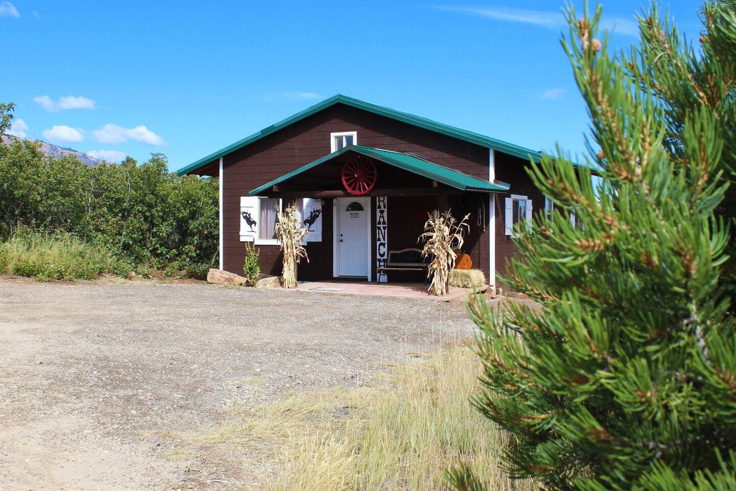 The Ranch Cabin is our medium family cabin. With 2 bedrooms and 1 bathroom.