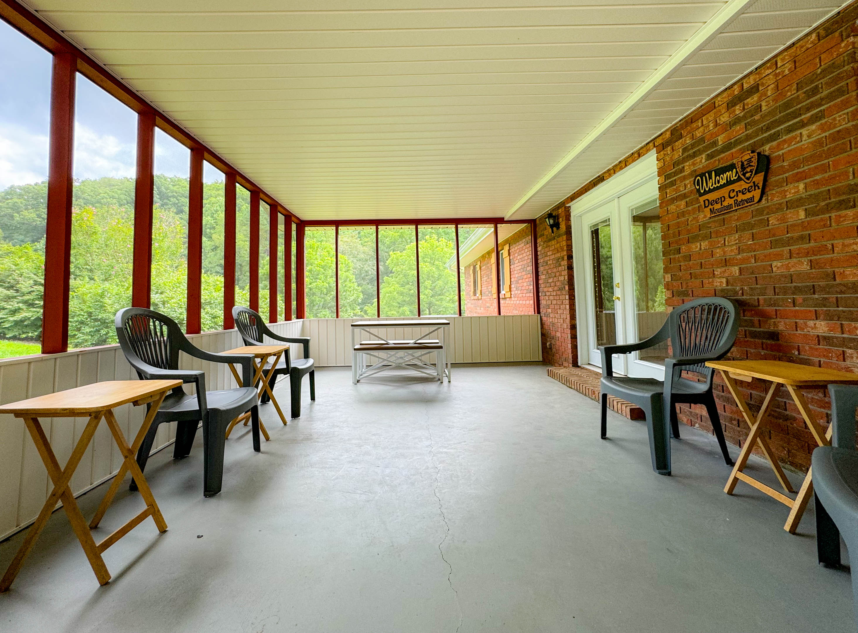 Plenty of seats and room to have morning coffee and enjoy the sun come over the mountains!