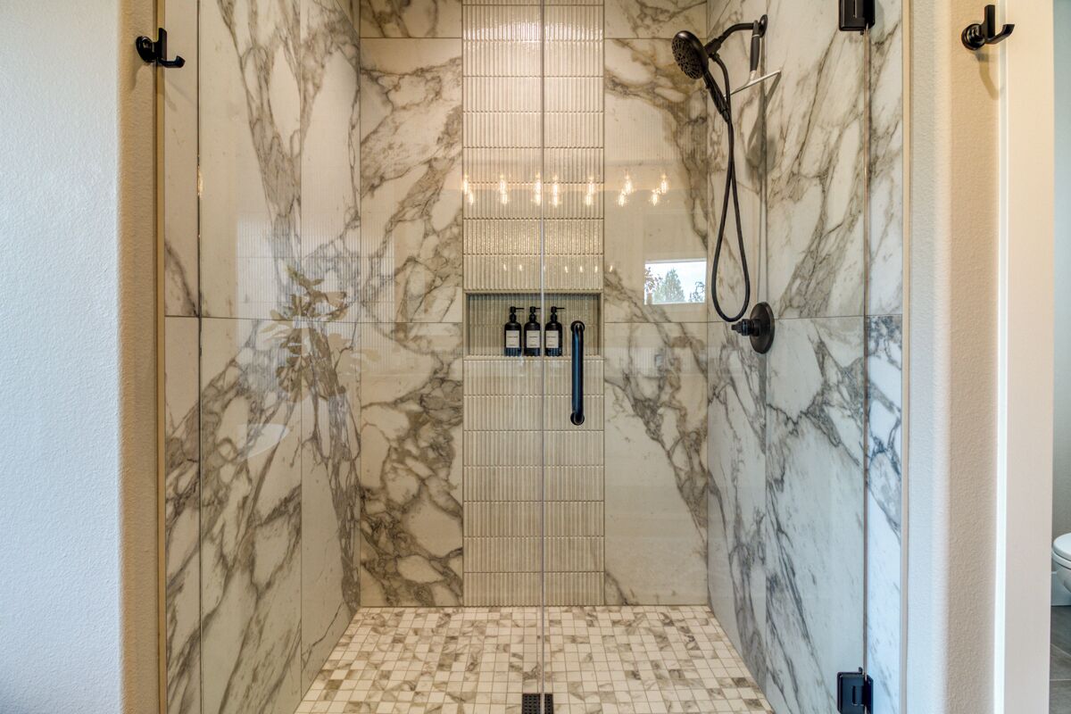 Huge glass shower with shampoo, conditioner & body wash.
