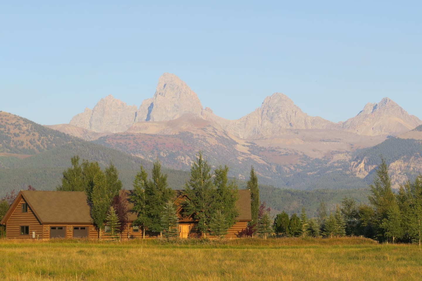 Late summer is pure magic, perfect for Yellowstone (90 minutes) or Grand Teton National Park (60 minutes). Spend your days hiking, golfing, fishing or floating the rivers, or exploring on horseback. It’s easy to see why it’s Always Peak Season!
