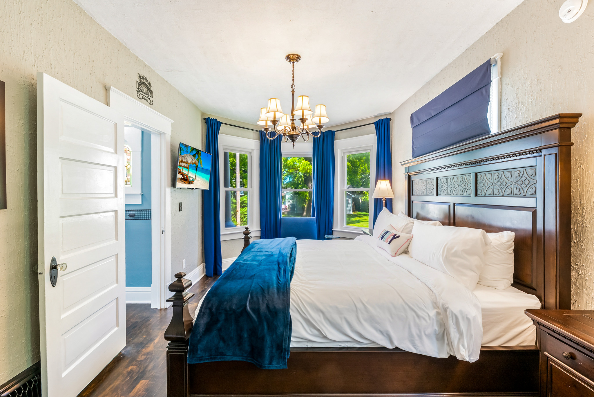 Welcome to the Sydney Room! Relax in the main floor's premium king bedroom, beautifully appointed with high-end linens and its own dedicated Roku Smart TV.