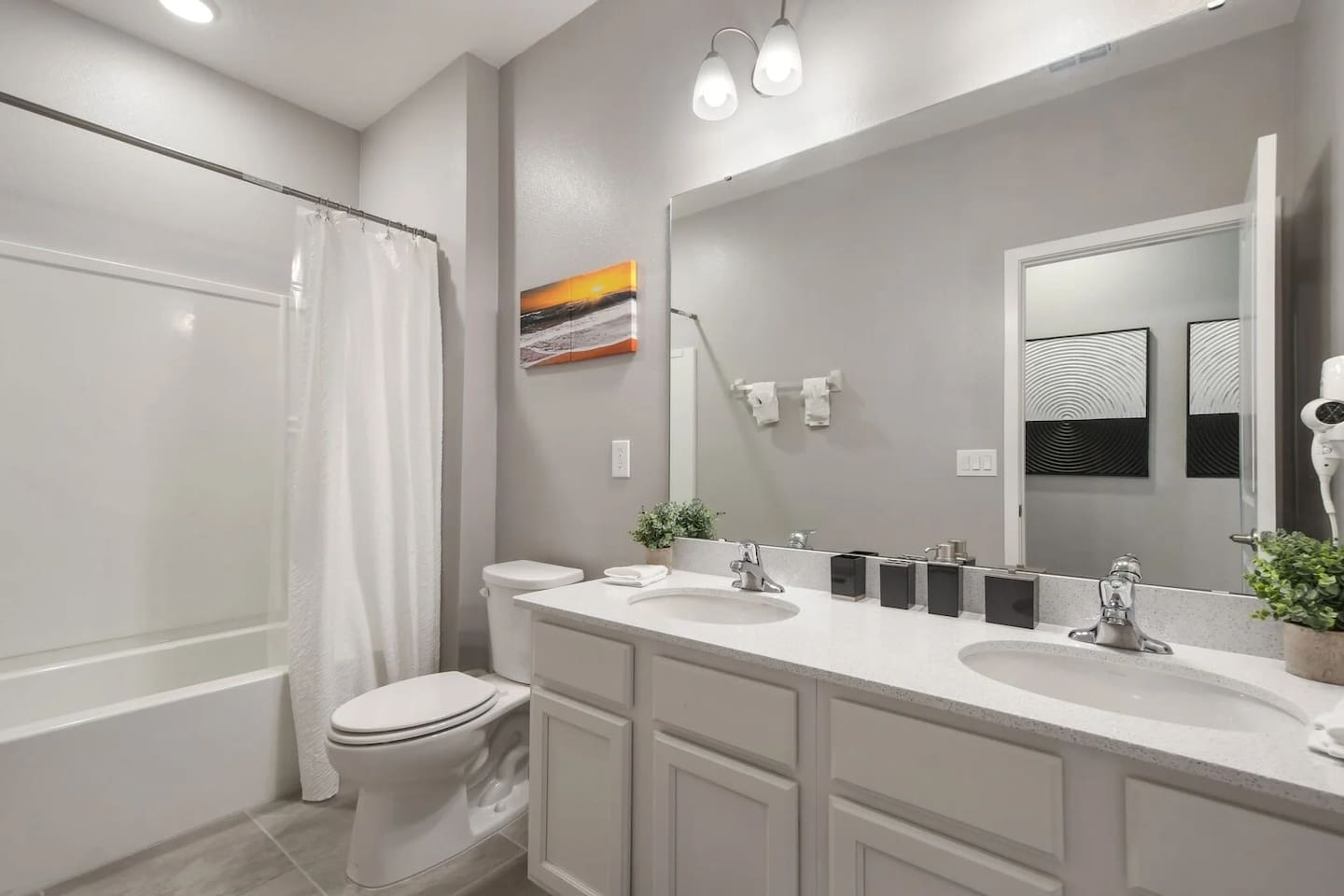 Full Bathroom with Tub