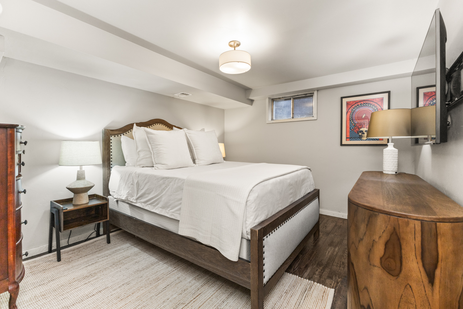 Downstairs Bedroom #4 | Queensize Bed