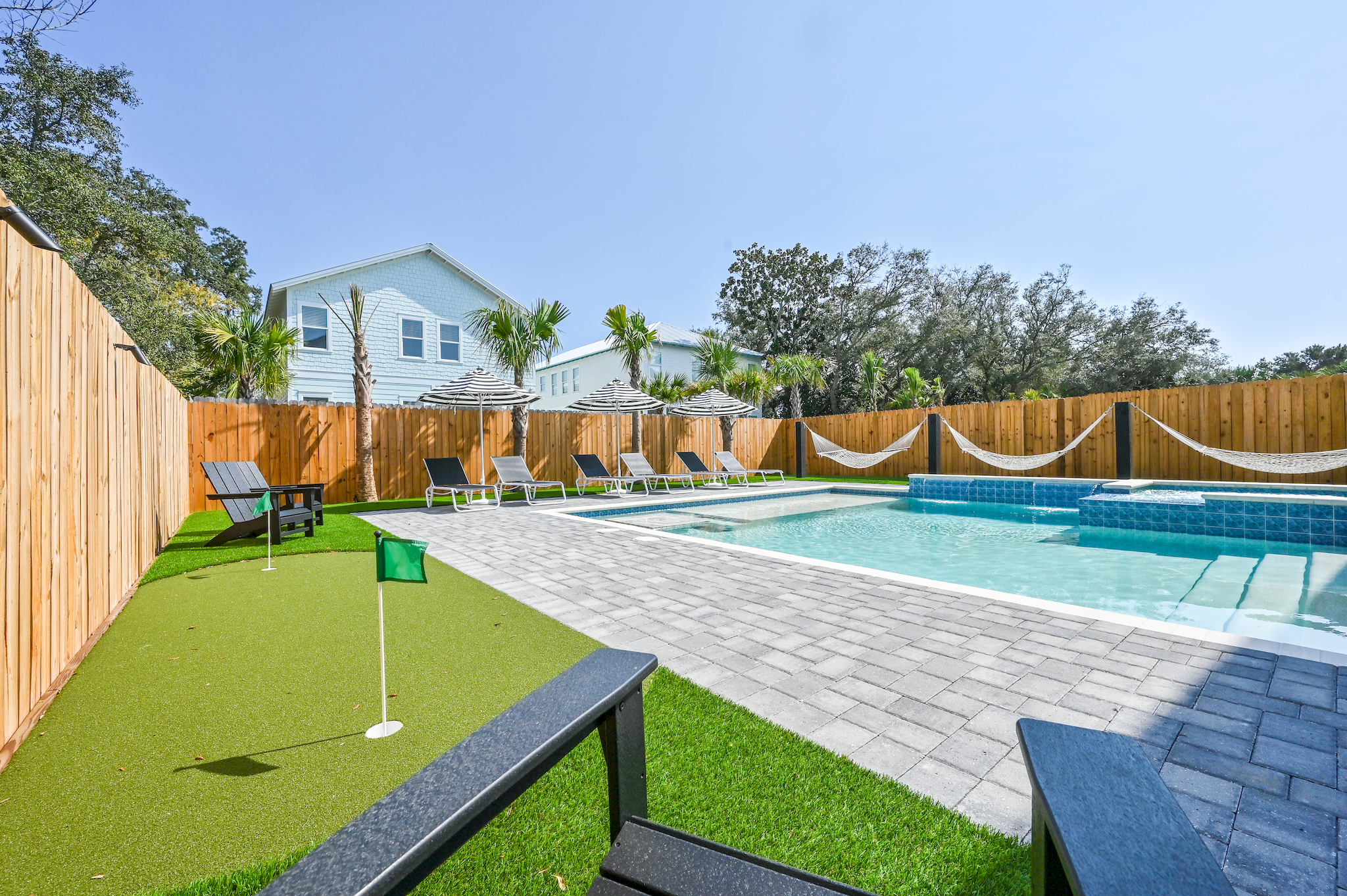 Poolside Putting Green
