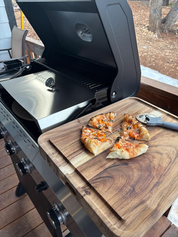 Bbq comes with pizza oven and stone to make your own fresh pizza  