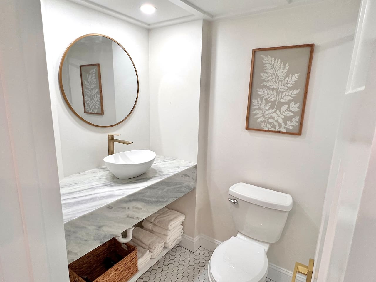 Luxury designed Bathroom 