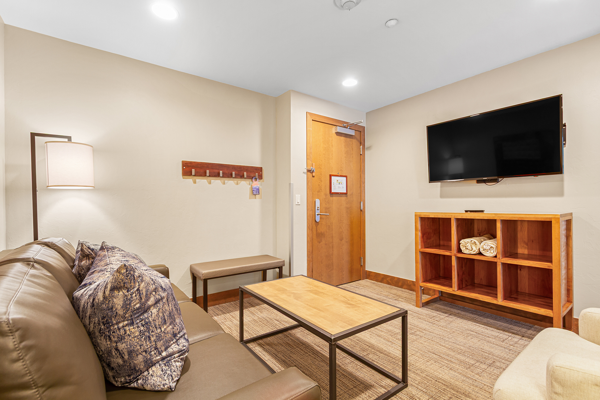 lock-off (2nd bedroom) living area