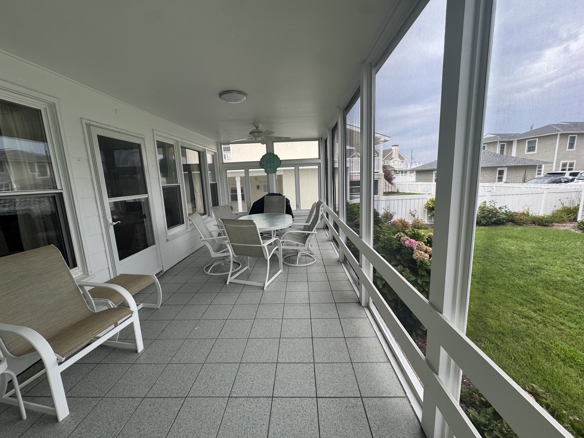 Screened_Porch_Dining_Seating_Area.