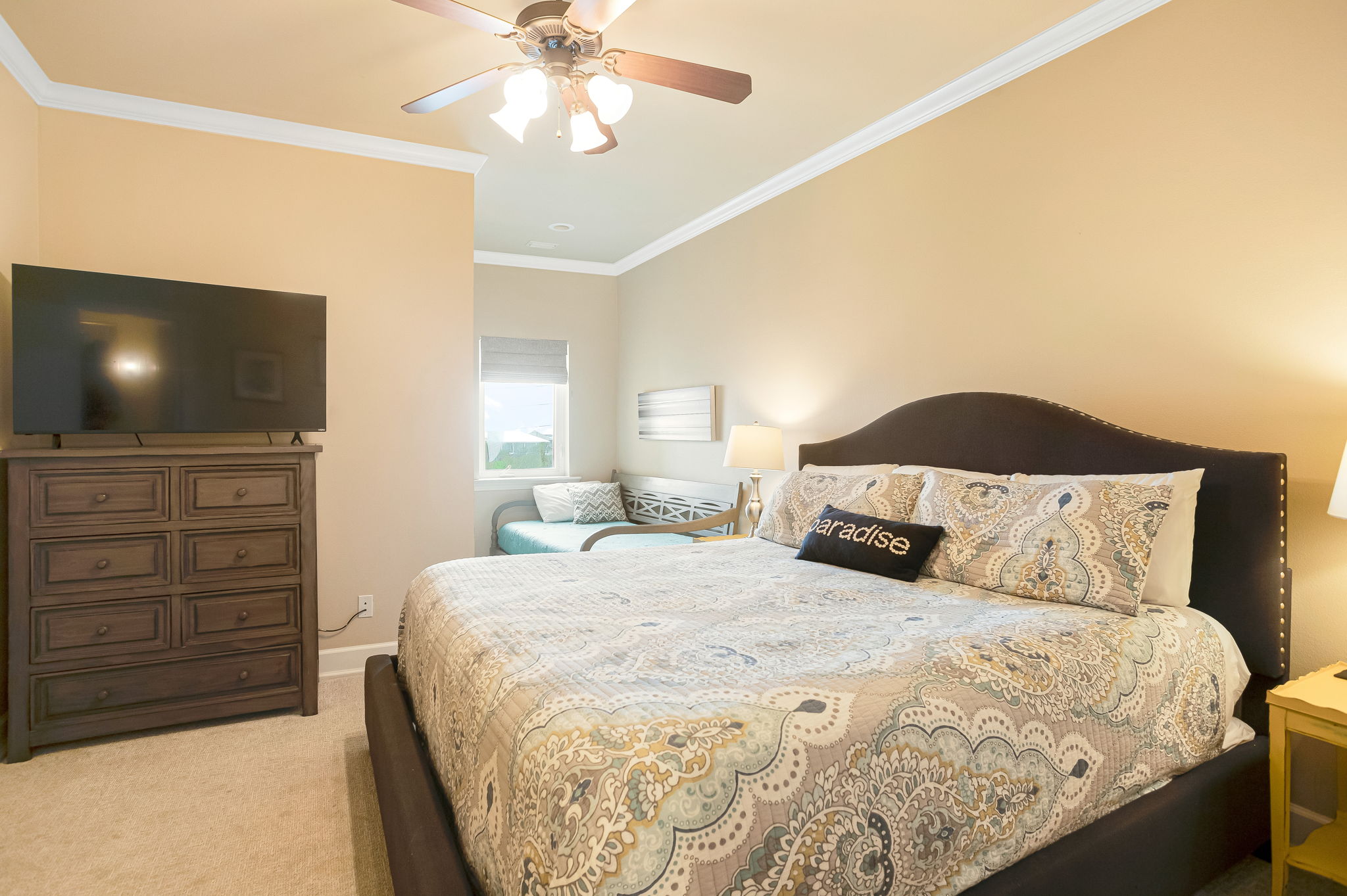 Second Floor - King Room with Twin Bed