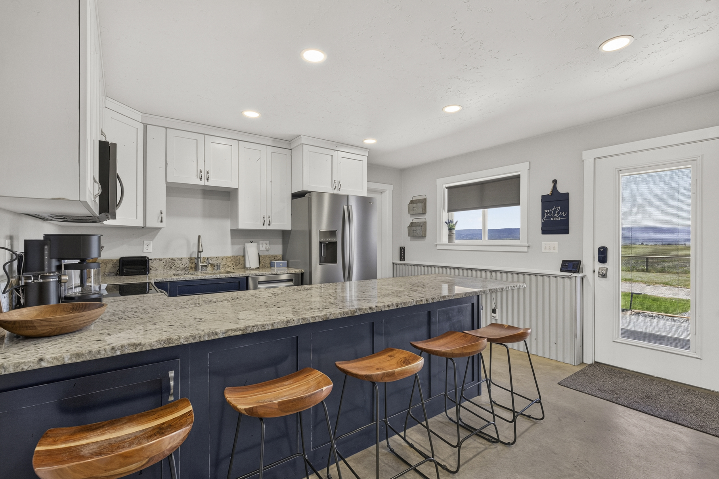 Fully equipped kitchen.