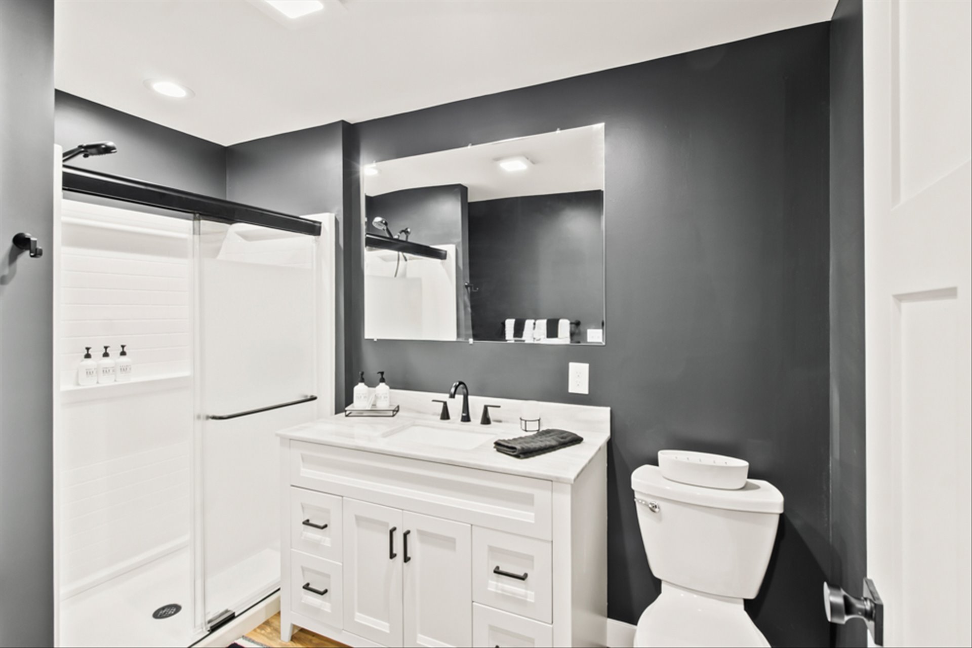 The Loft on Waterbury - Bathroom