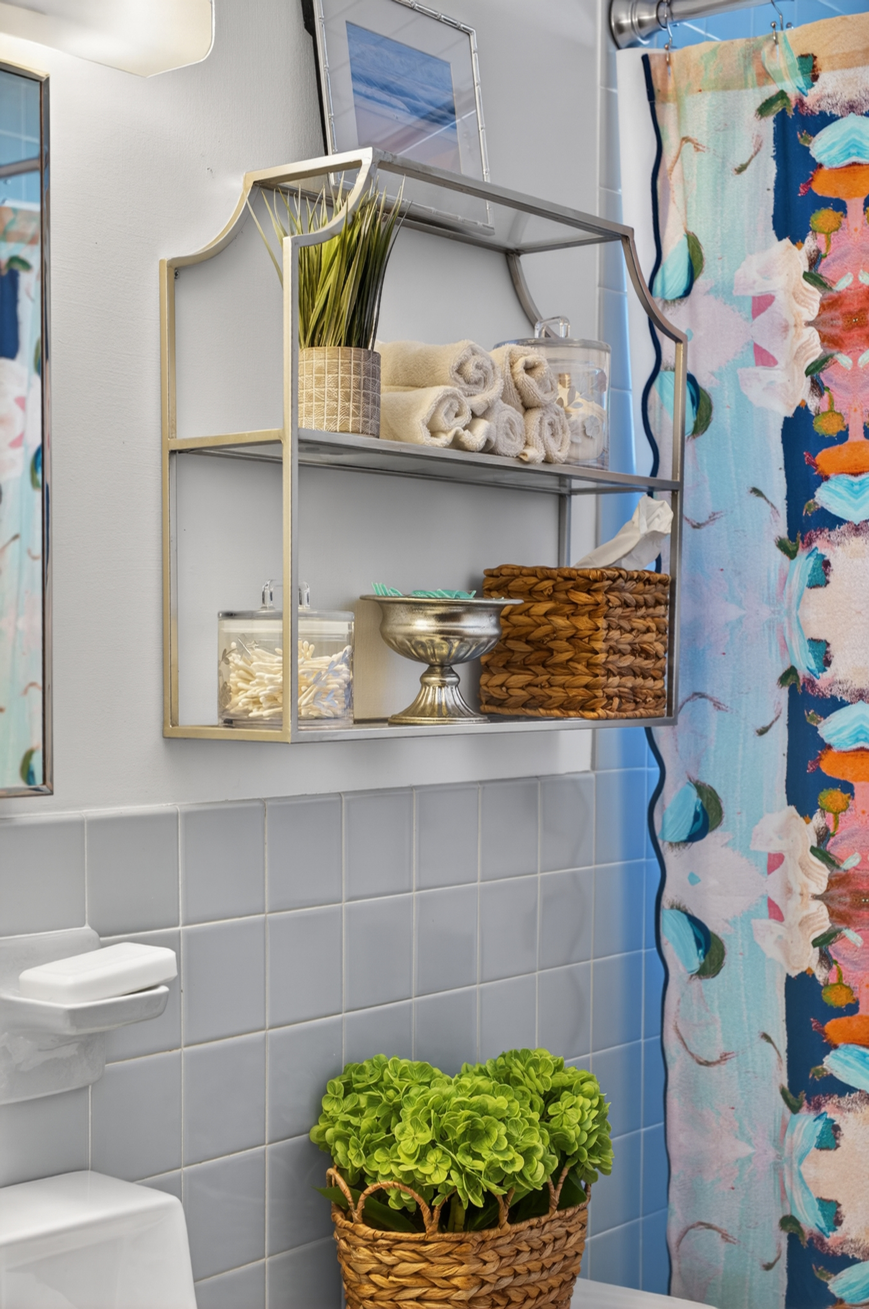 We have available clean and fresh towels for you!