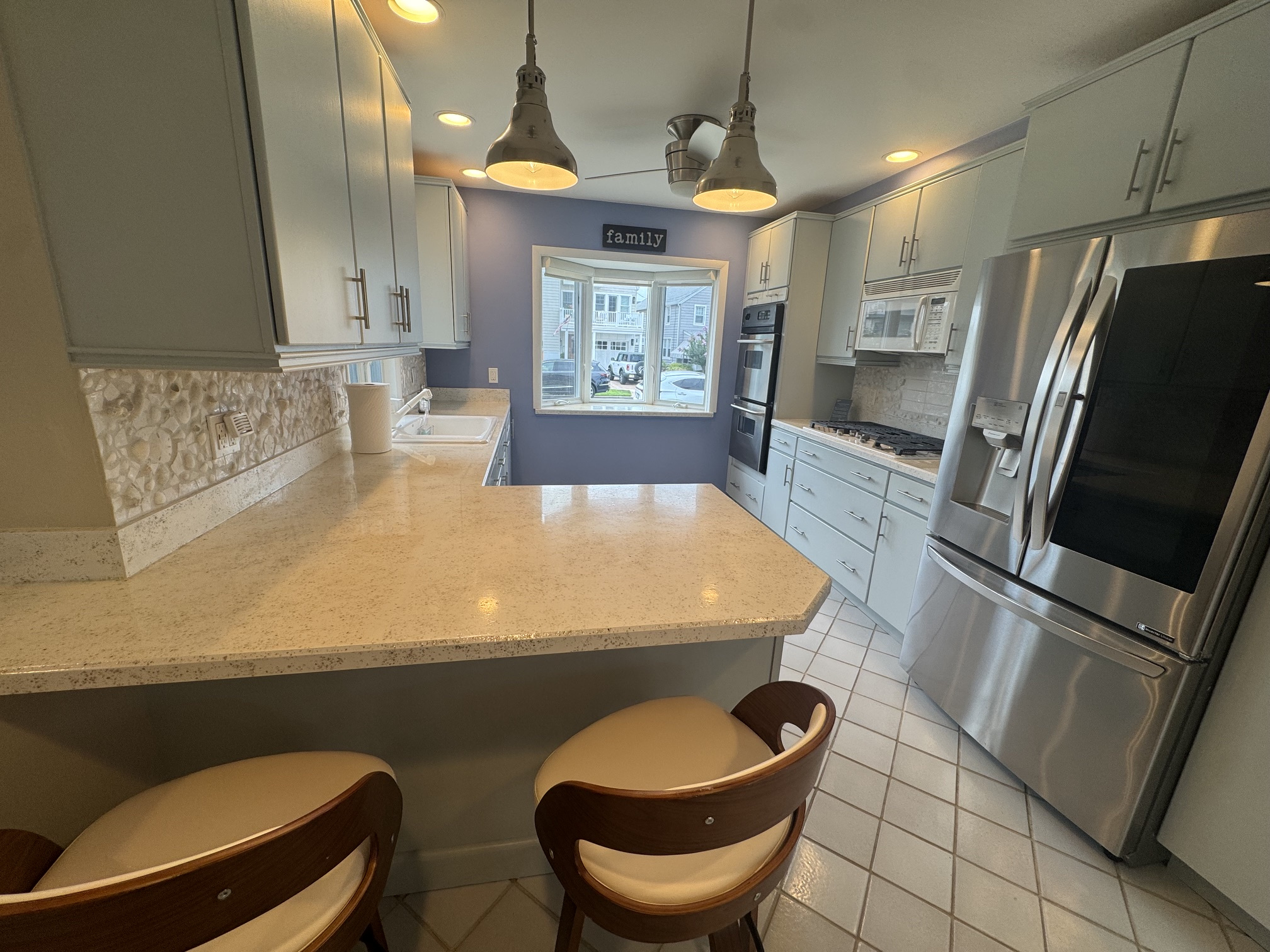 Kitchen_Bar_Seating_View