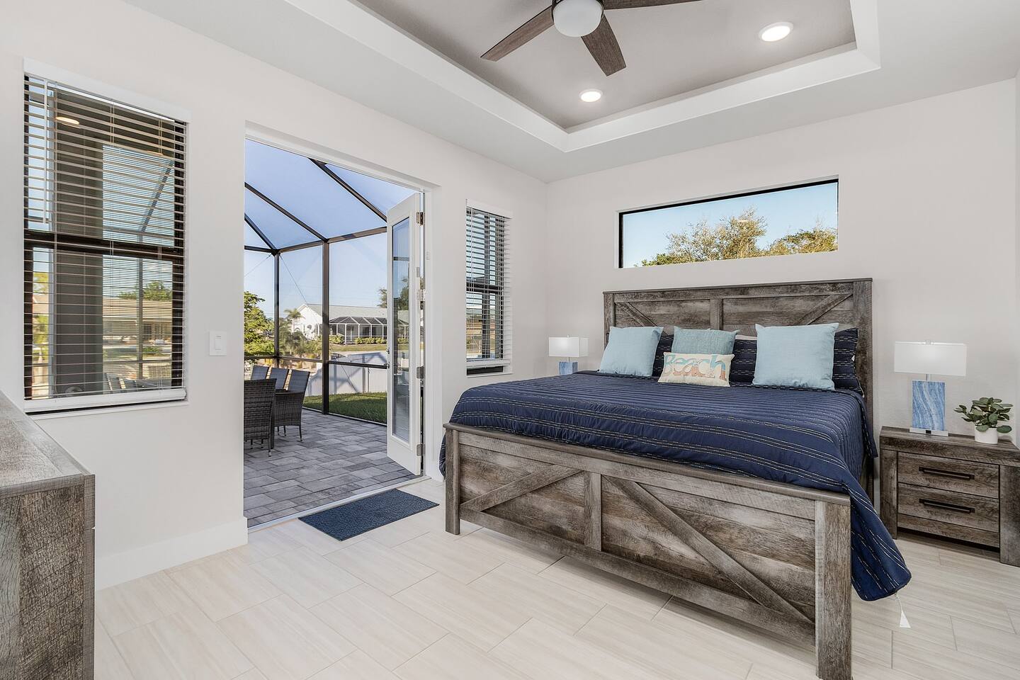 2nd Primary suite (King-size) with Smart TV 