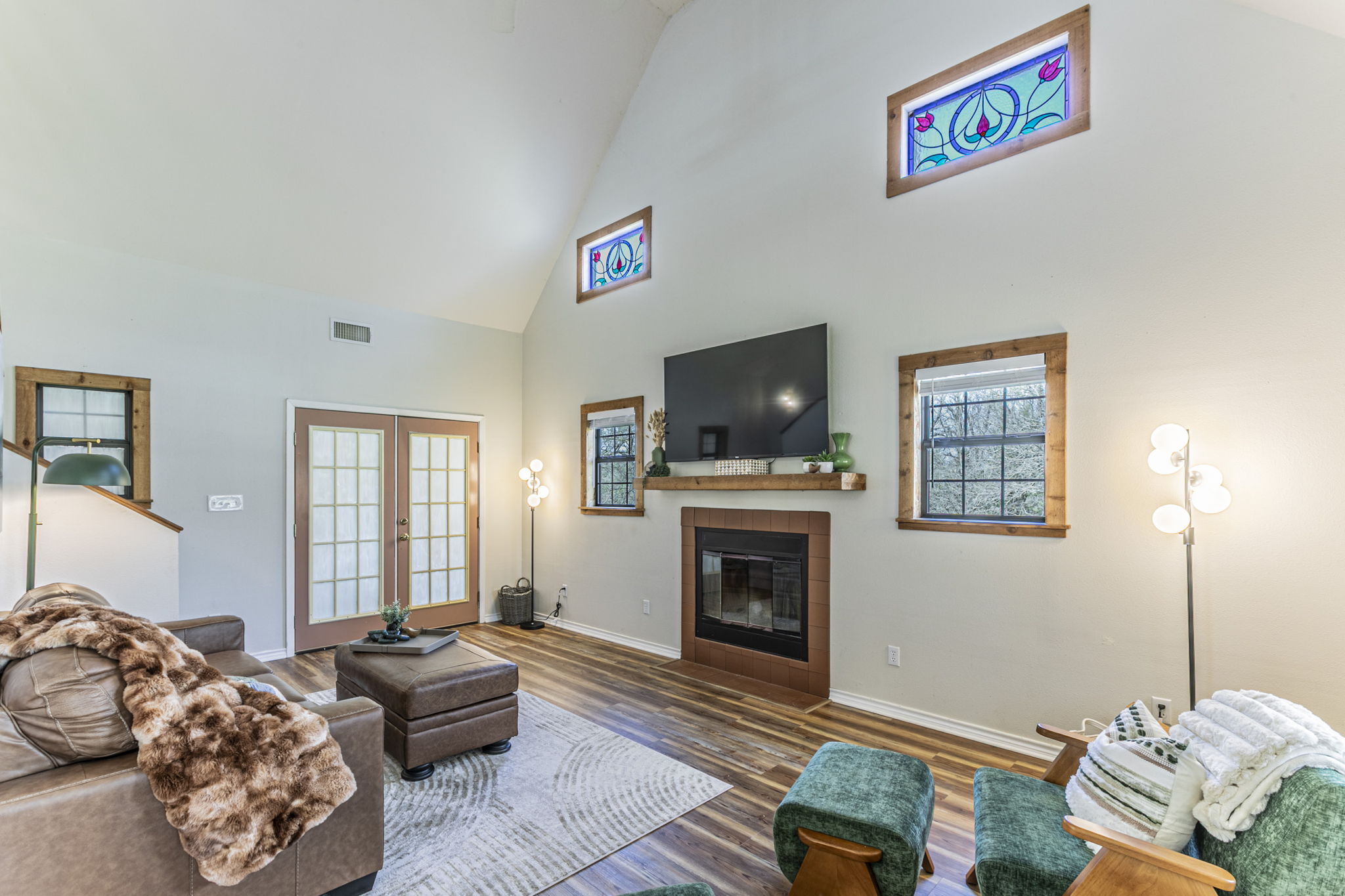 Living room with leather sofa, 65" Roku TV