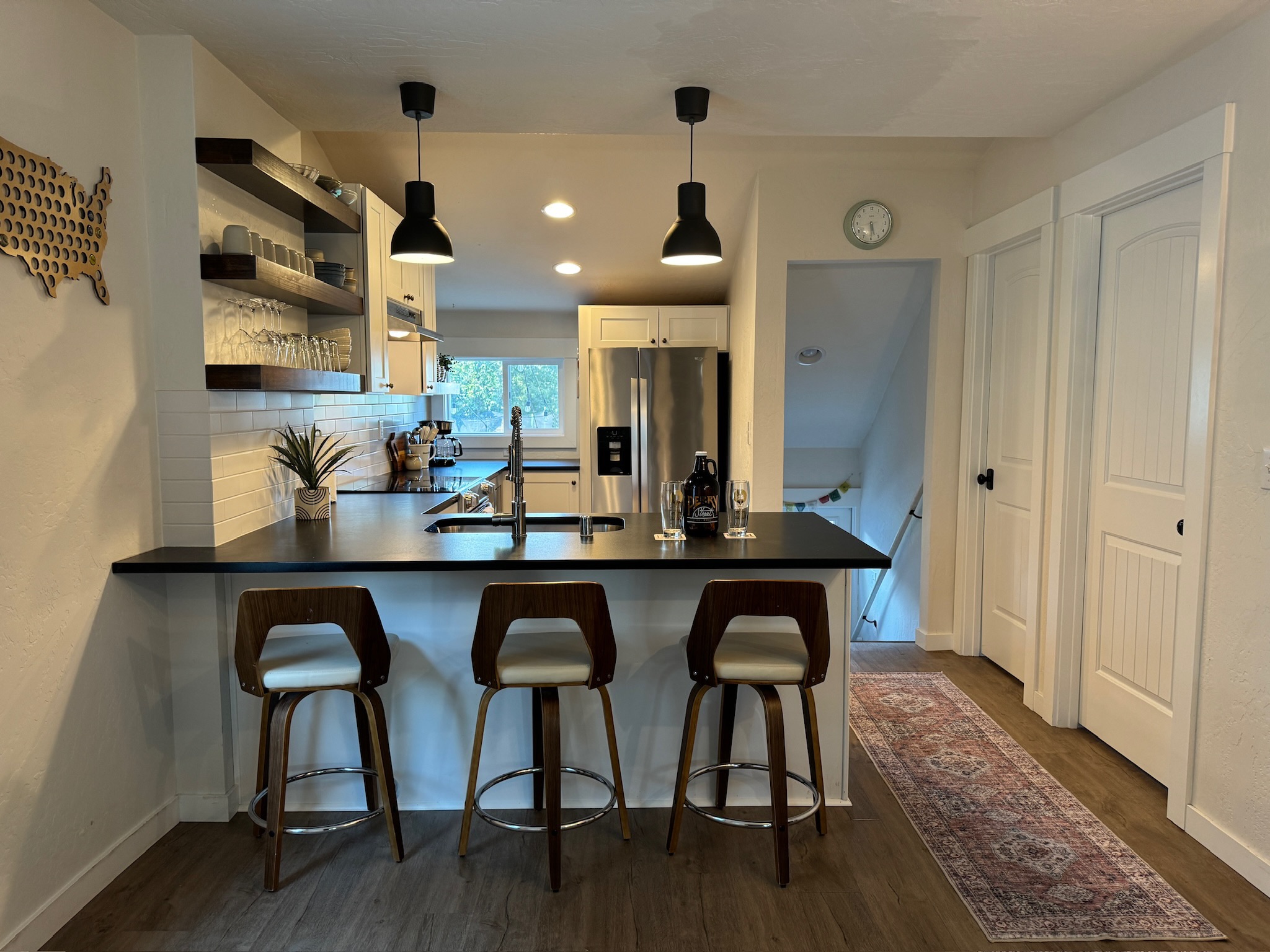 Enjoy a leisurely meal in the fully equipped kitchen.