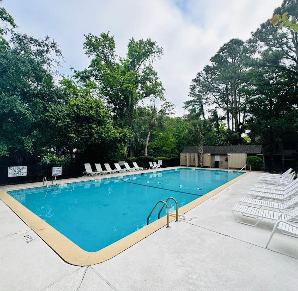 Community pool