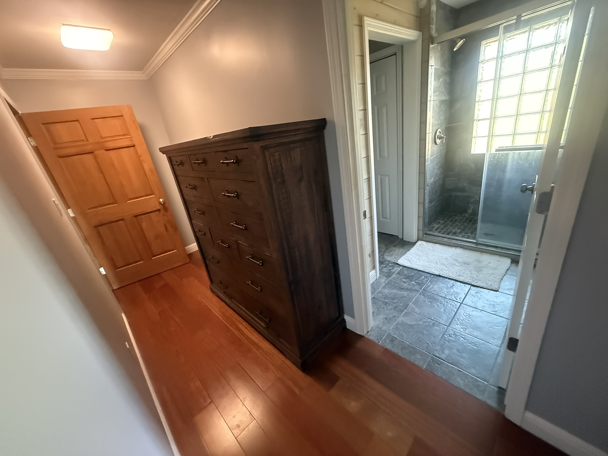 Private bathroom 3, entrance from bedroom 3