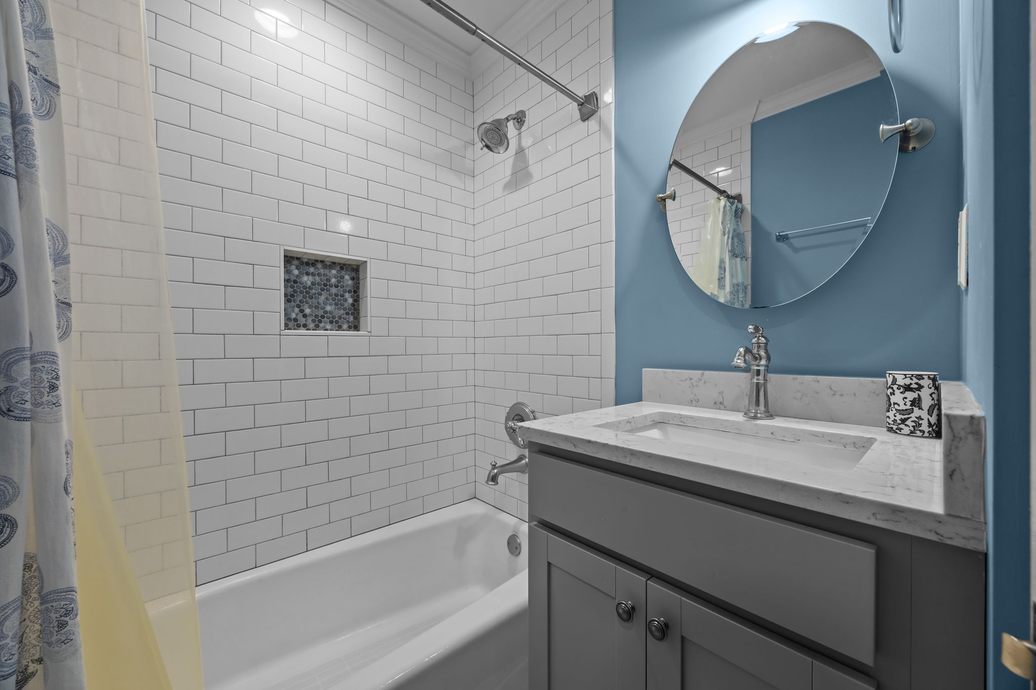 Conveniently located full hall bath to keep mornings smooth