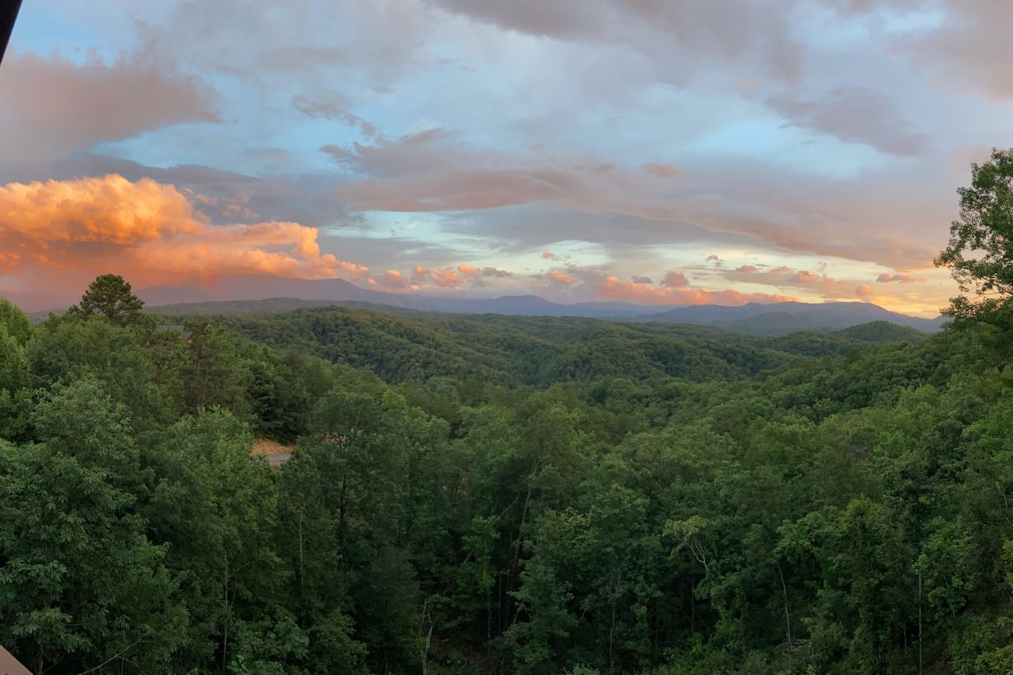 PANORAMIC Views!  You can hear the train and fireworks at Dollywood!