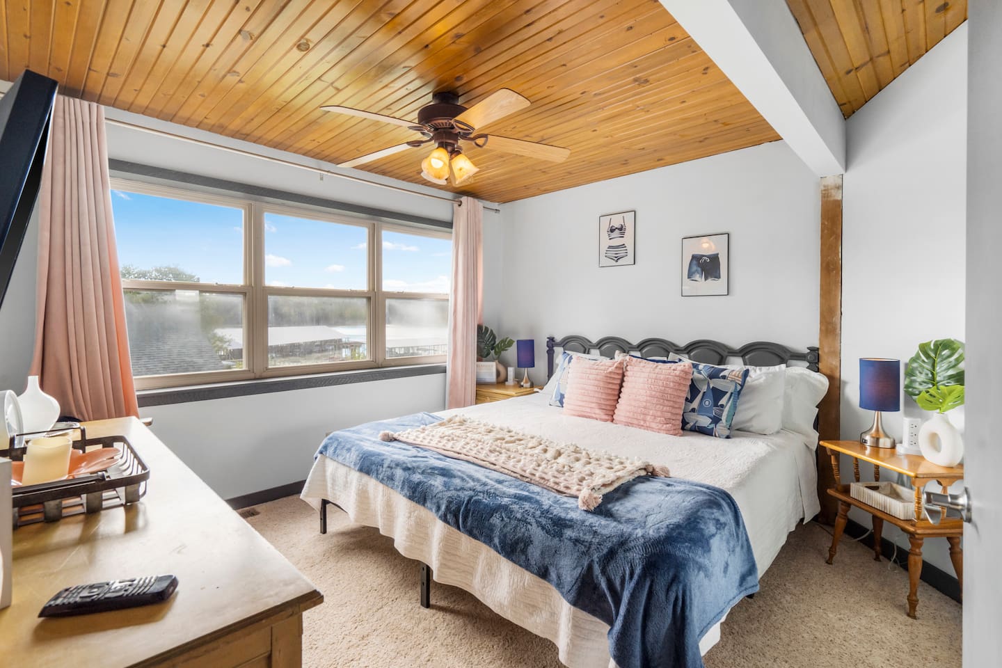 Upstairs king bedroom