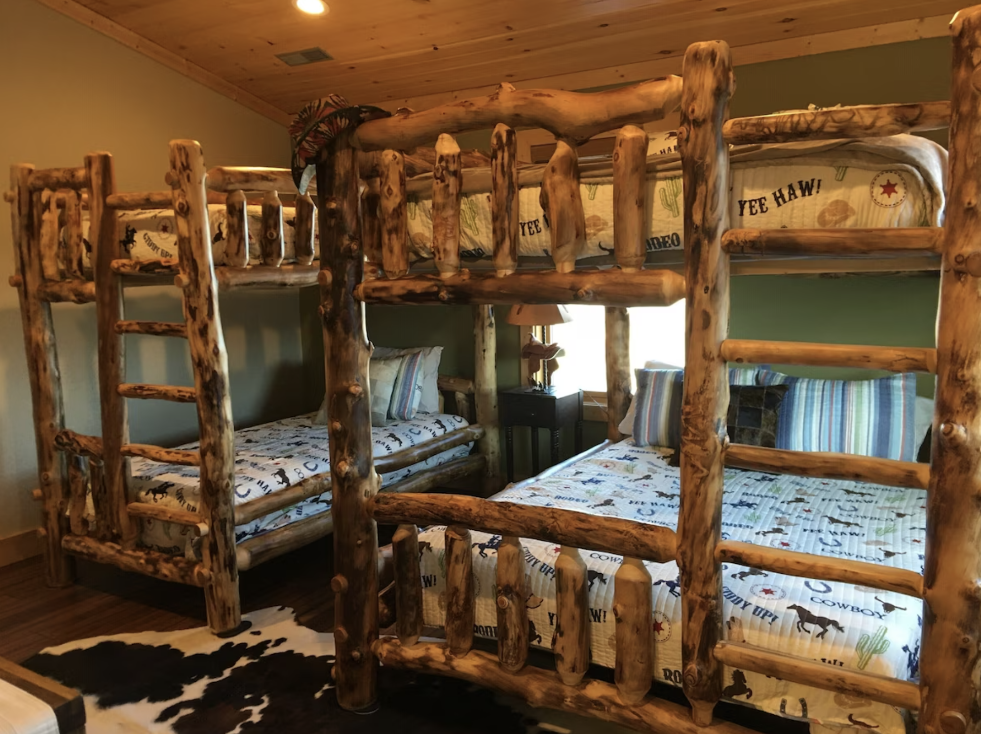 1 Queen Bunk, 1 Twin Bunk