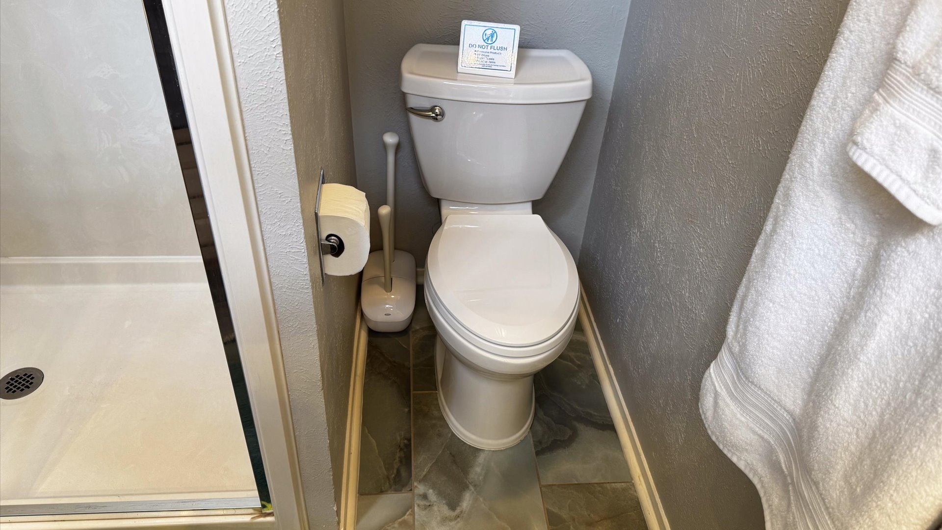 King 2 Suite Bathoom