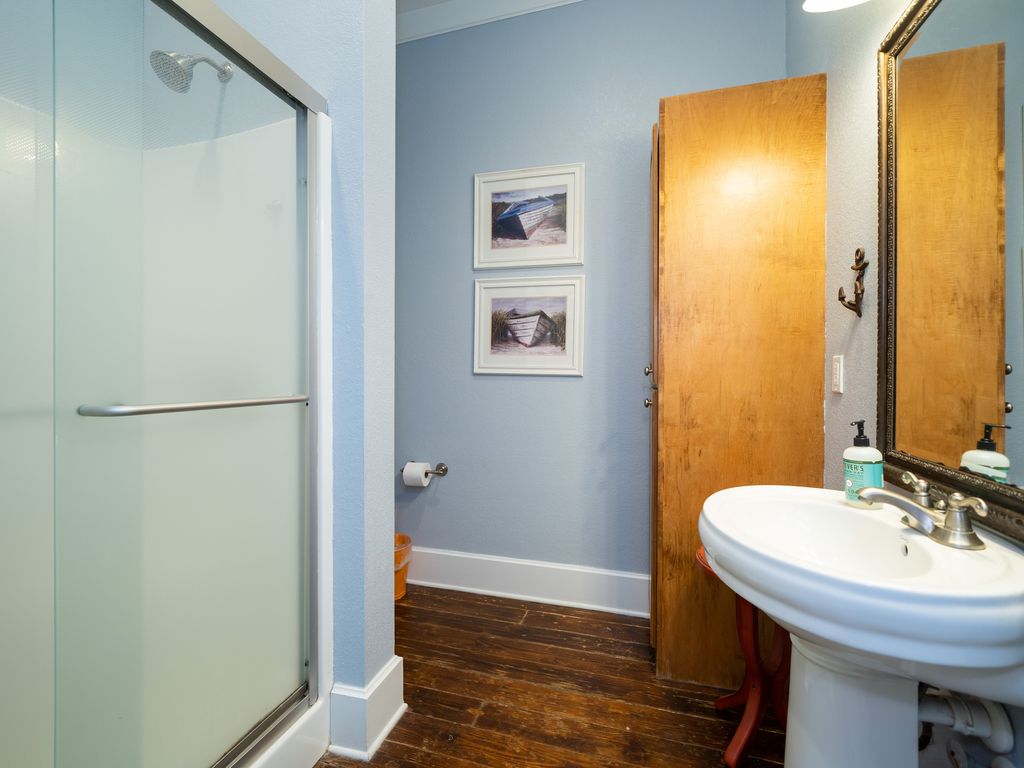 Upstairs Master Bathroom