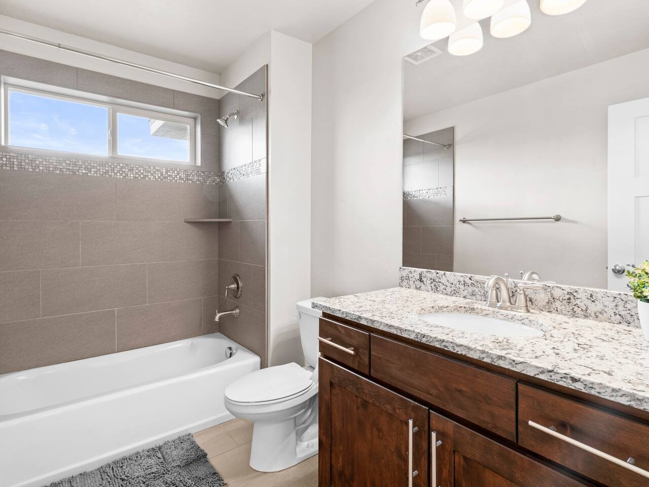 Roomy & Stylish Haven: Full Bathroom, Upstairs