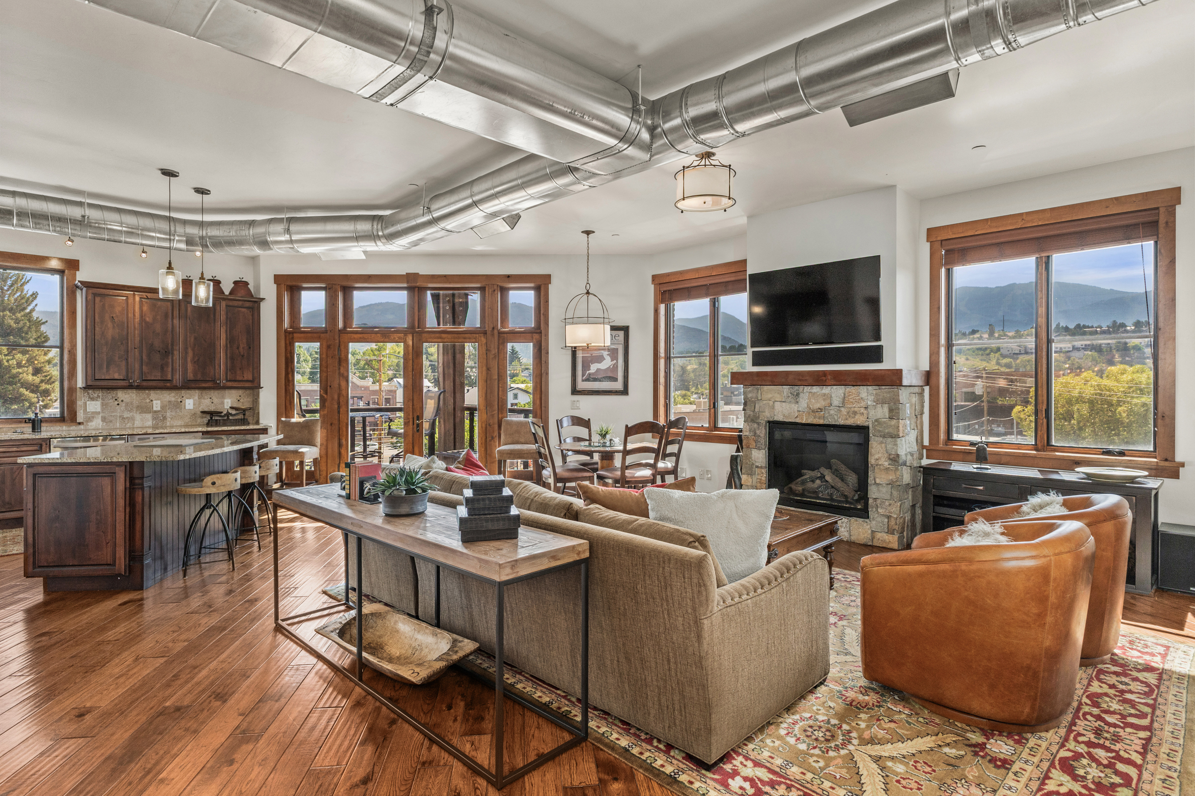 Living Room | Smart TV | Fireplace