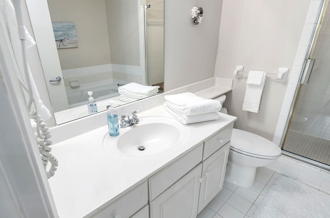 2nd Vanity in 2nd Bdrm En-Suite
