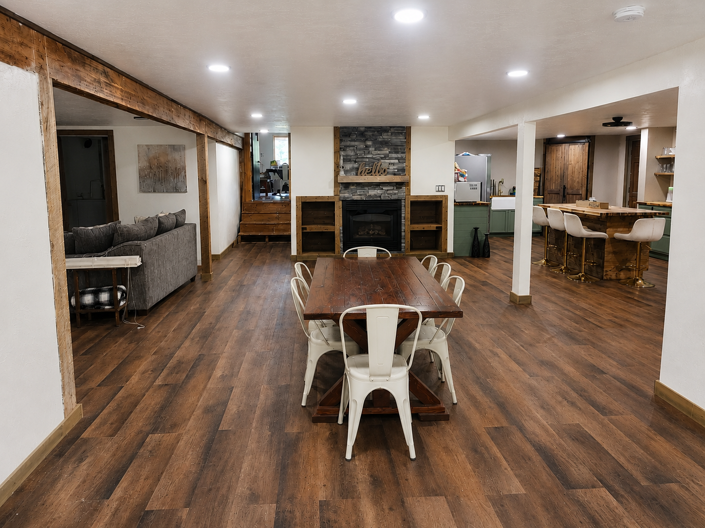 Entry/dining area