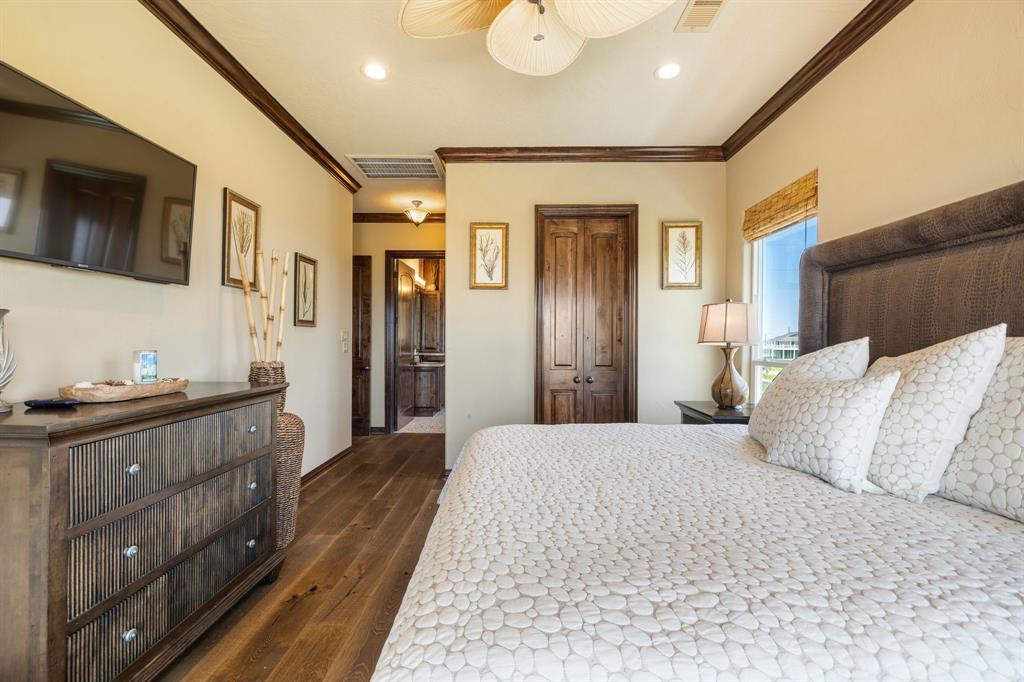 98953724087f46a6871a9ffd125d962f | Beachhouse | Texas | TX | Vacation Homes | Galveston | Crystal Beach | Kokomo | Breezy Days | Beachfront Elegance | Sunrise Serenity | Southern Sands Property Management, LLC