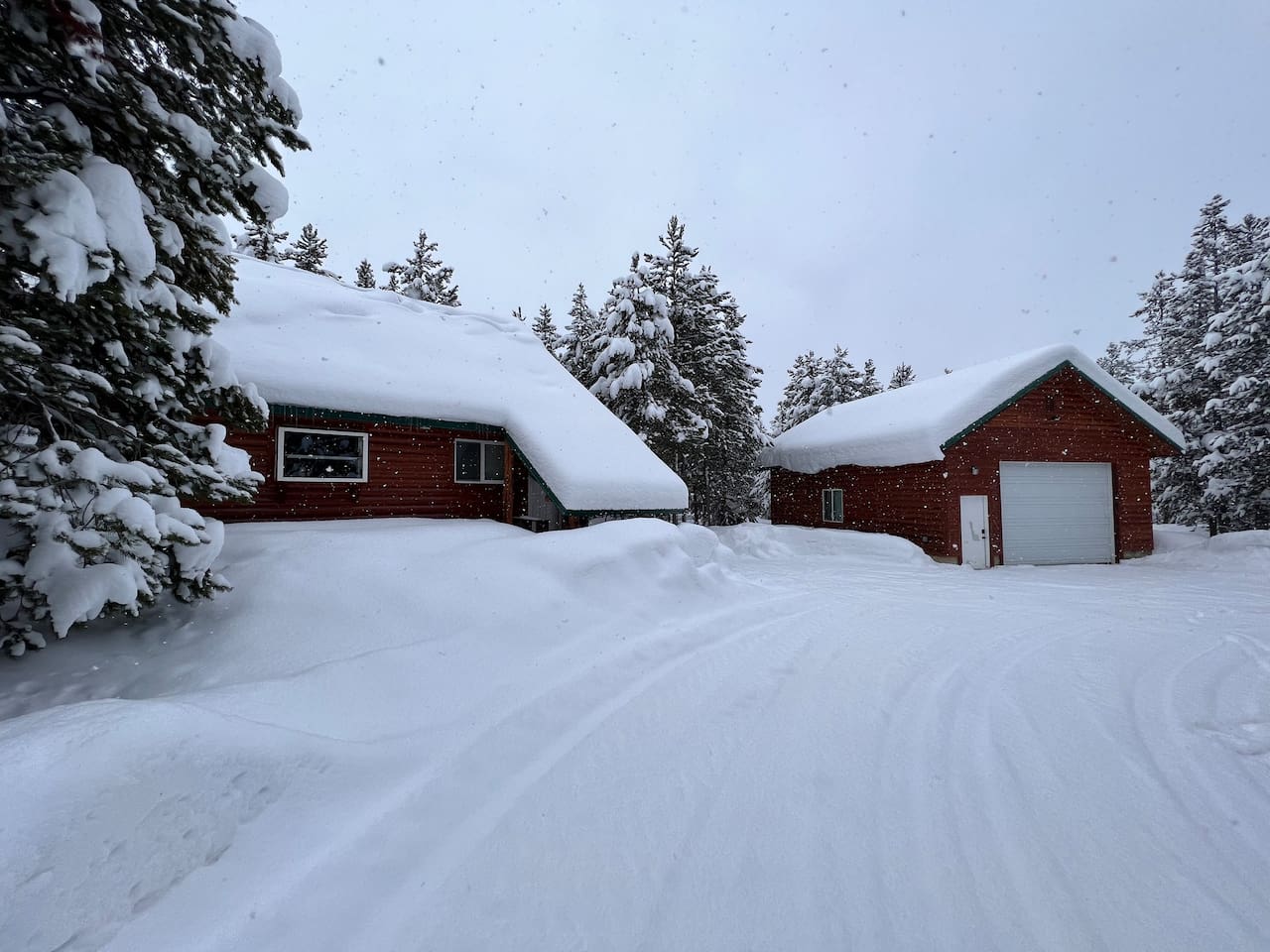 Peaceful and beautiful in the winter. Cabin is well heated.