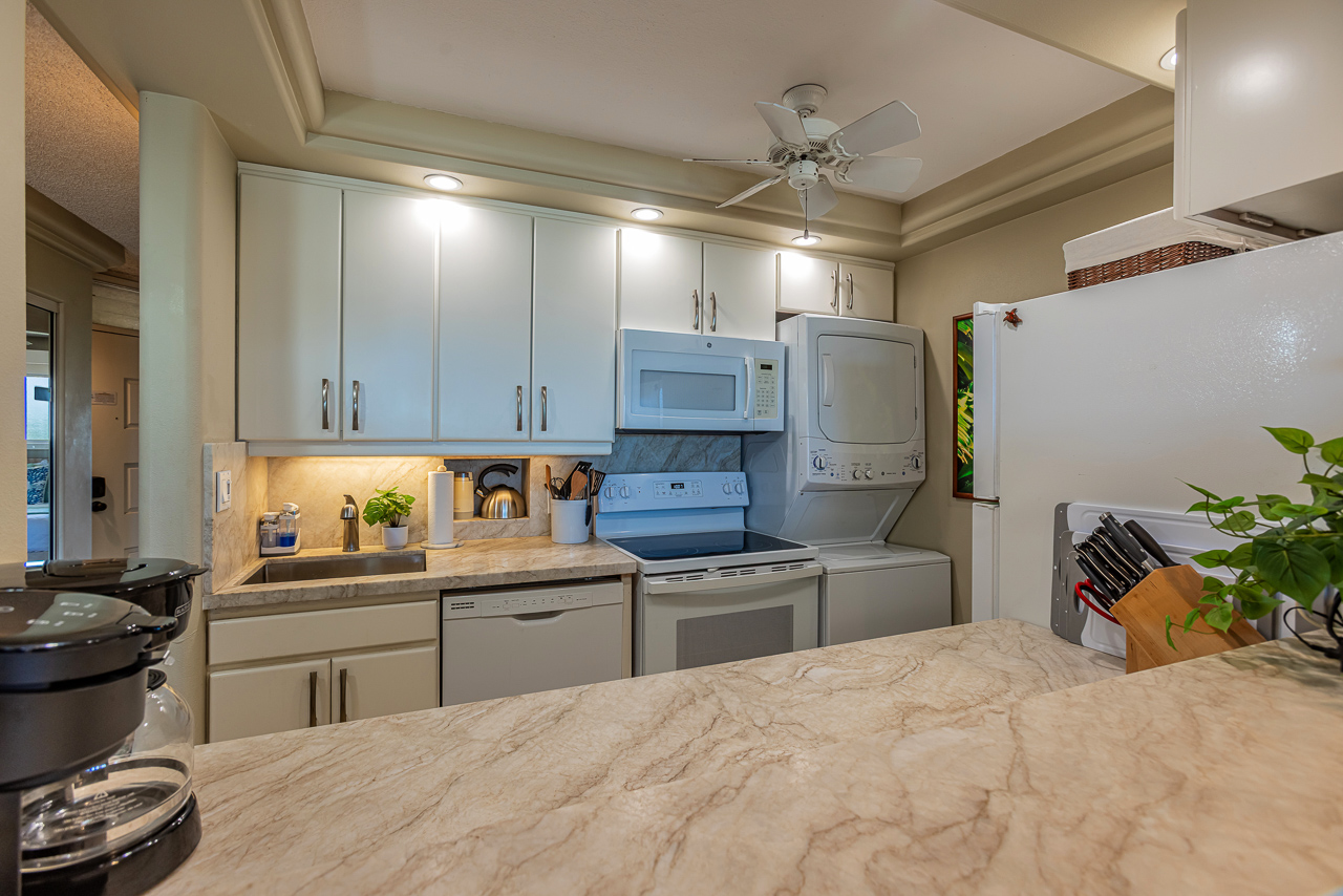 Fully Equipped Kitchen w/All Appliances