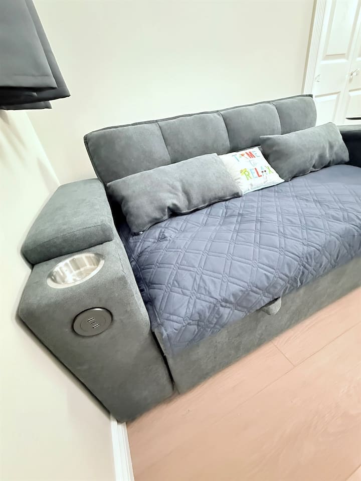 USB Charging Ports & Cup Holders