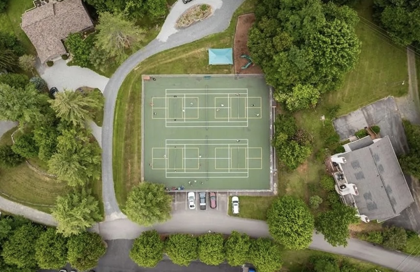 Seven Devils Black Bear Family Park is in walking distance! Play pickleball, tennis, or basketball on the courts, enjoy the children's playground, or have a picnic under the picnic shelters!