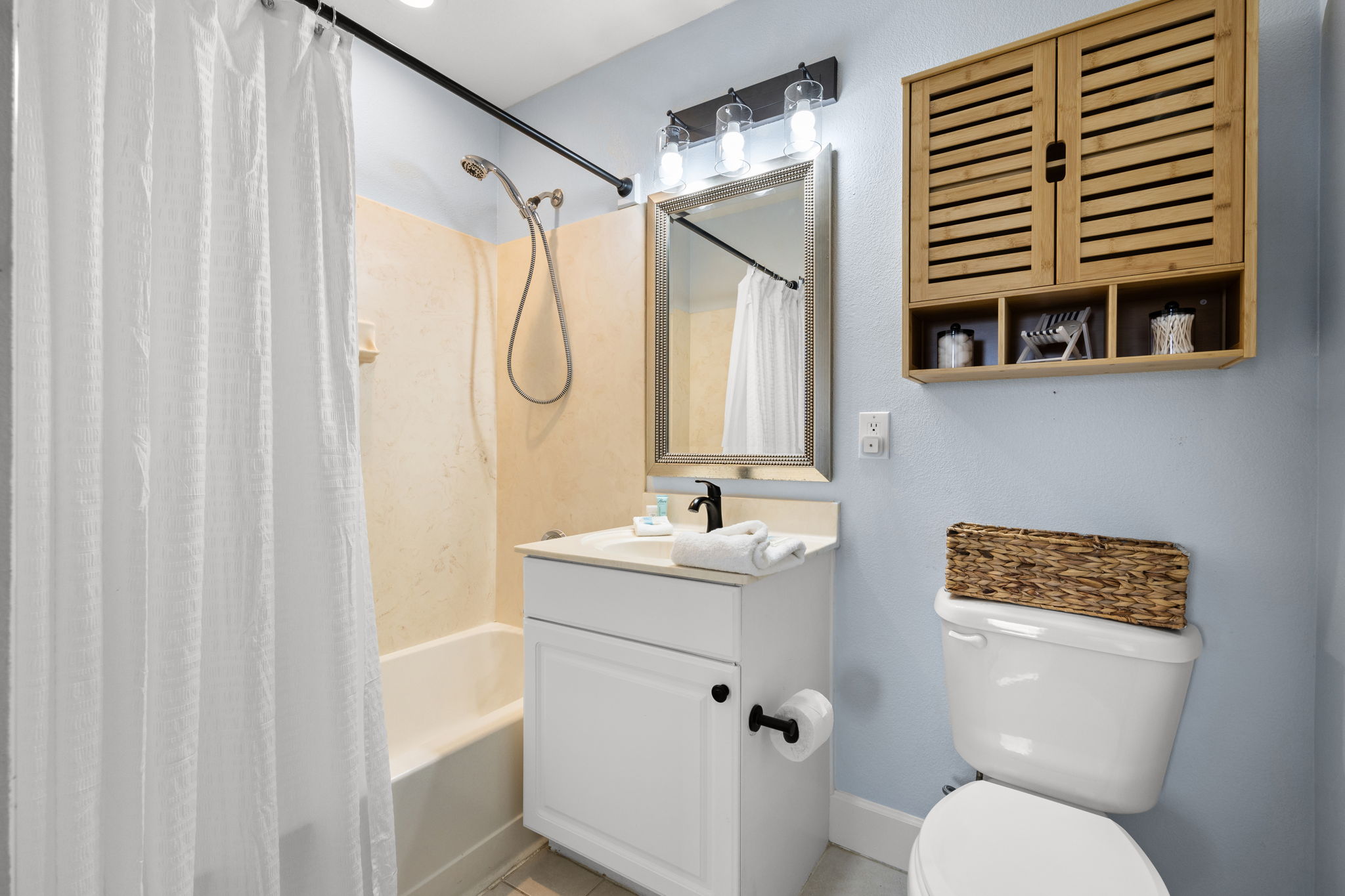 Master En-suite | Complimentary Toiletries | Hair Dryer