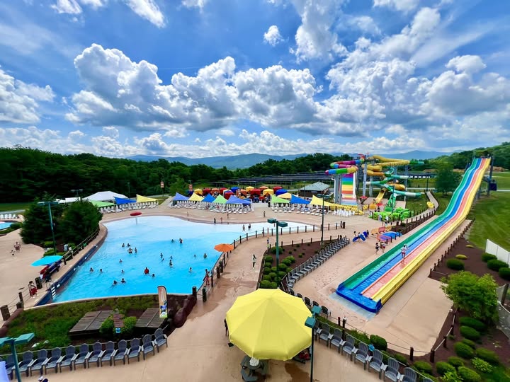 Make a splash at the Massanutten Resort Outdoor WaterPark! Open seasonally from Memorial Day through Labor Day, it’s a favorite for families with slides, splash zones, and plenty of ways to cool off. Please note: resort waterpark access requires a daily fe