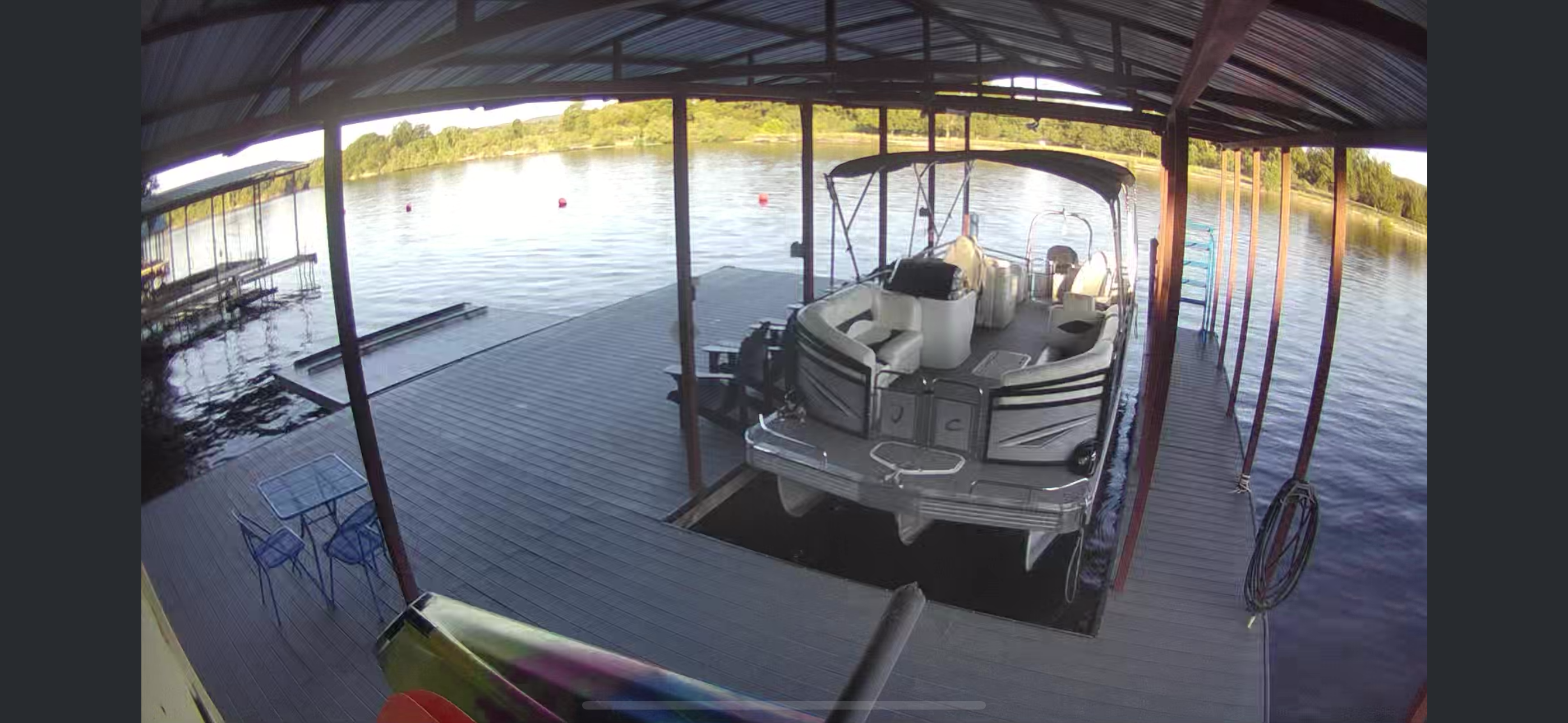 boat lift suitable for both pontoon and v-bottom boats