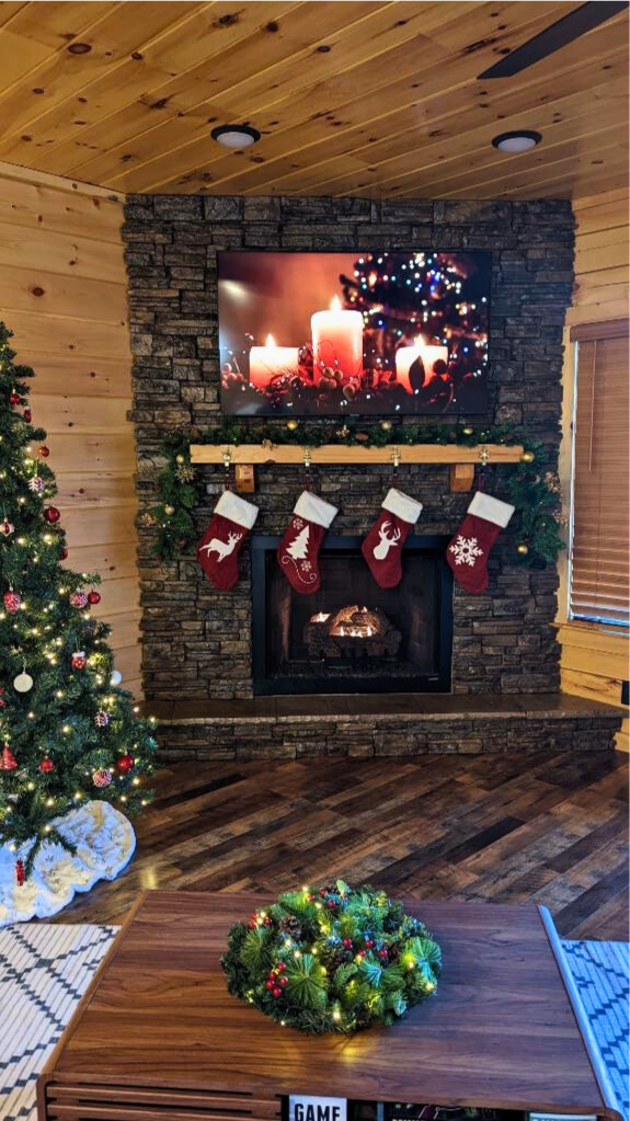 Beautifully decorated for the holidays - living room