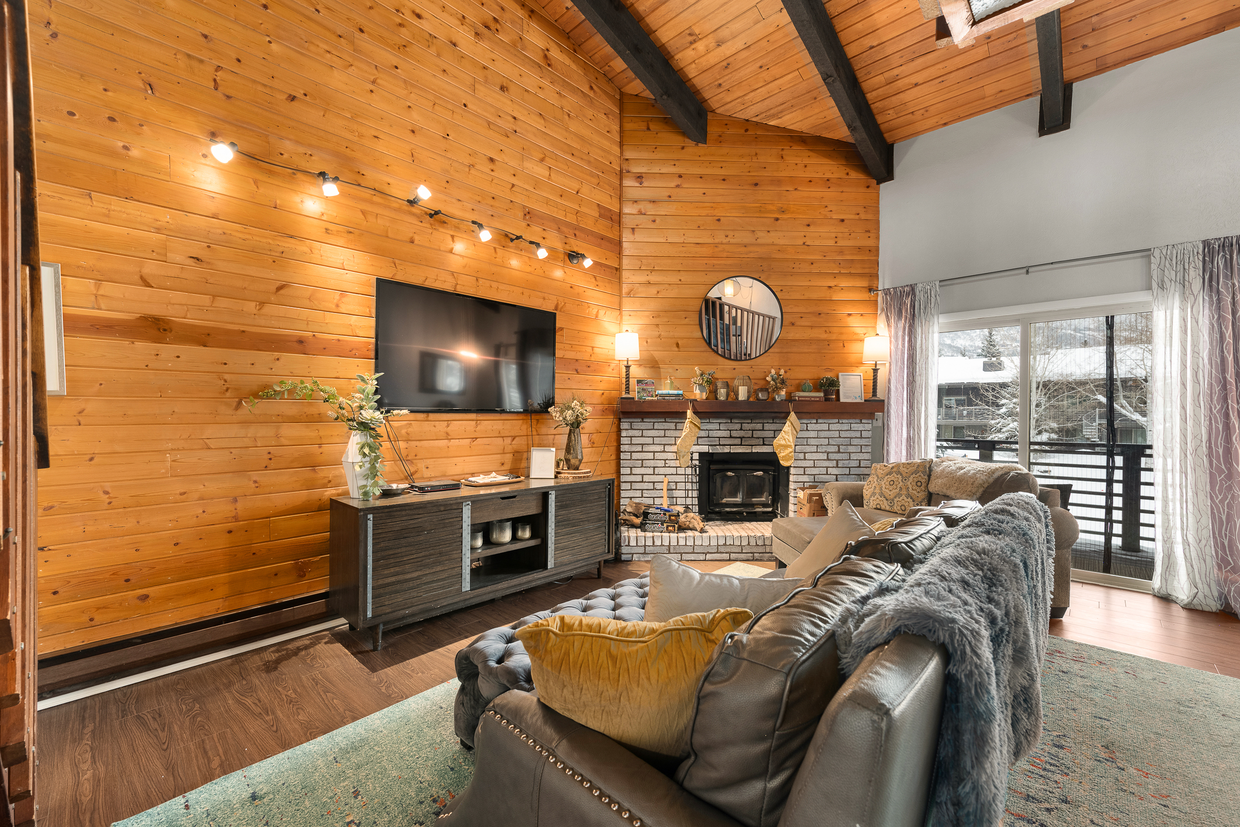 Living Room | Overlooking View | Smart TV