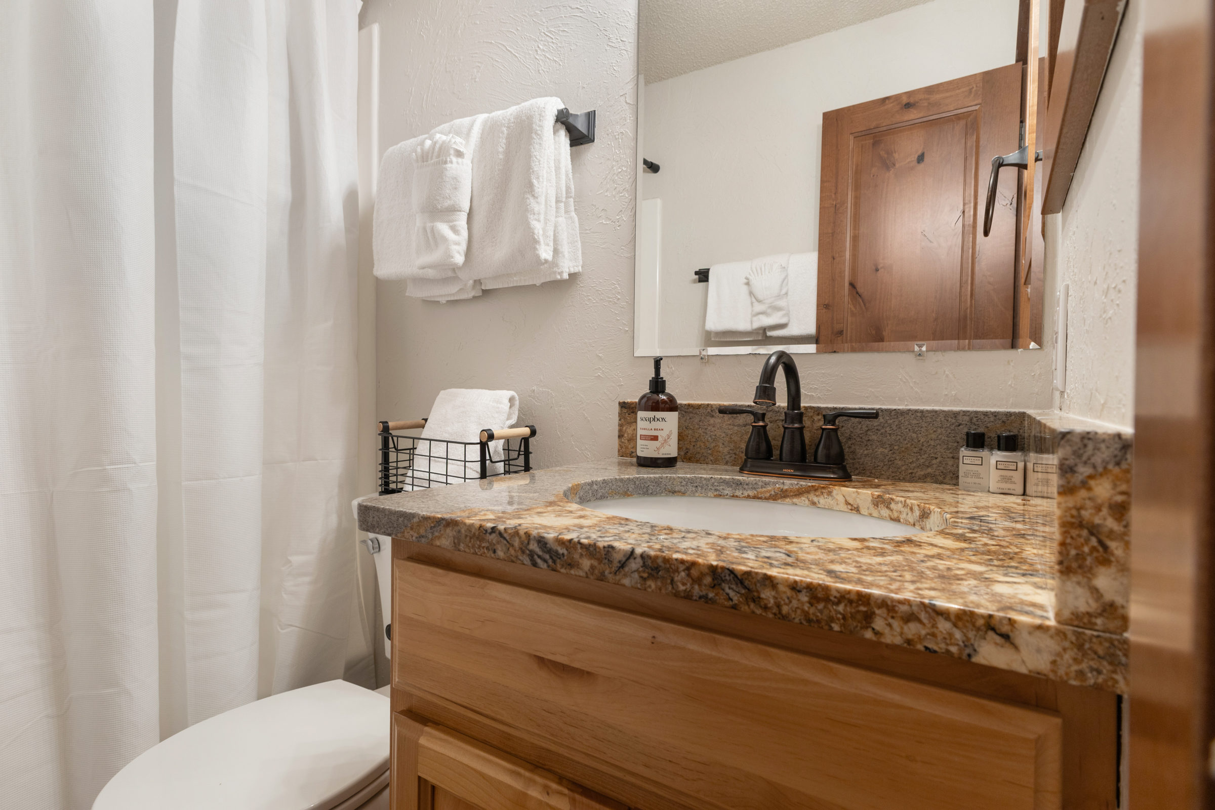 Ensuite Bathroom #1 | Tub/Shower Combo