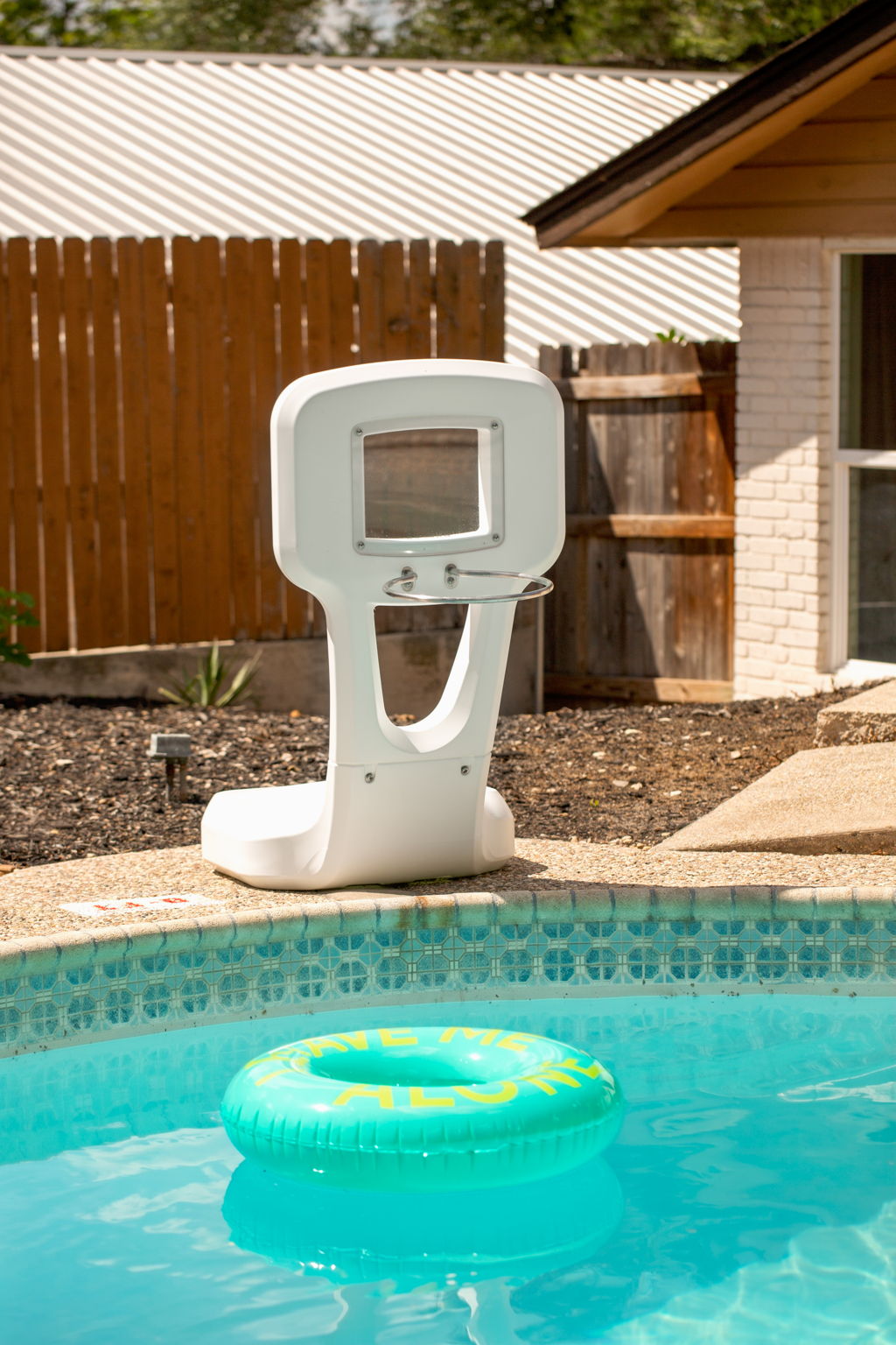 Make a splash with the poolside basketball hoop—perfect for friendly games and family fun.