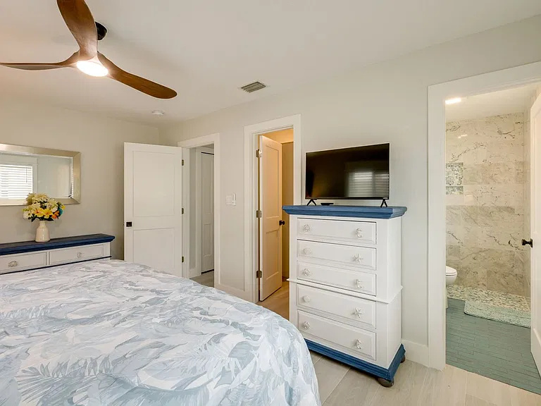 Primary bedroom/King