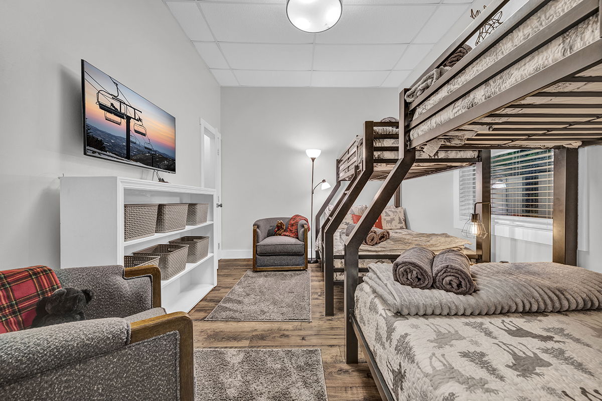 Twin of Full Bunks, Smart TV, cubbies for clothes