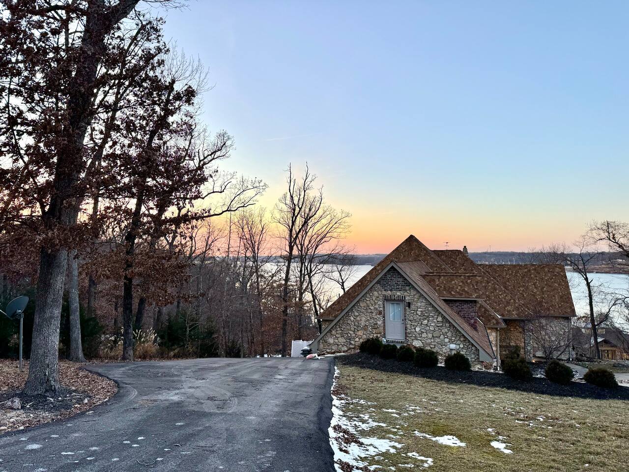 Private parking access for the Hideaway and enough space for two cars. Great views and you can watch the sunset. 