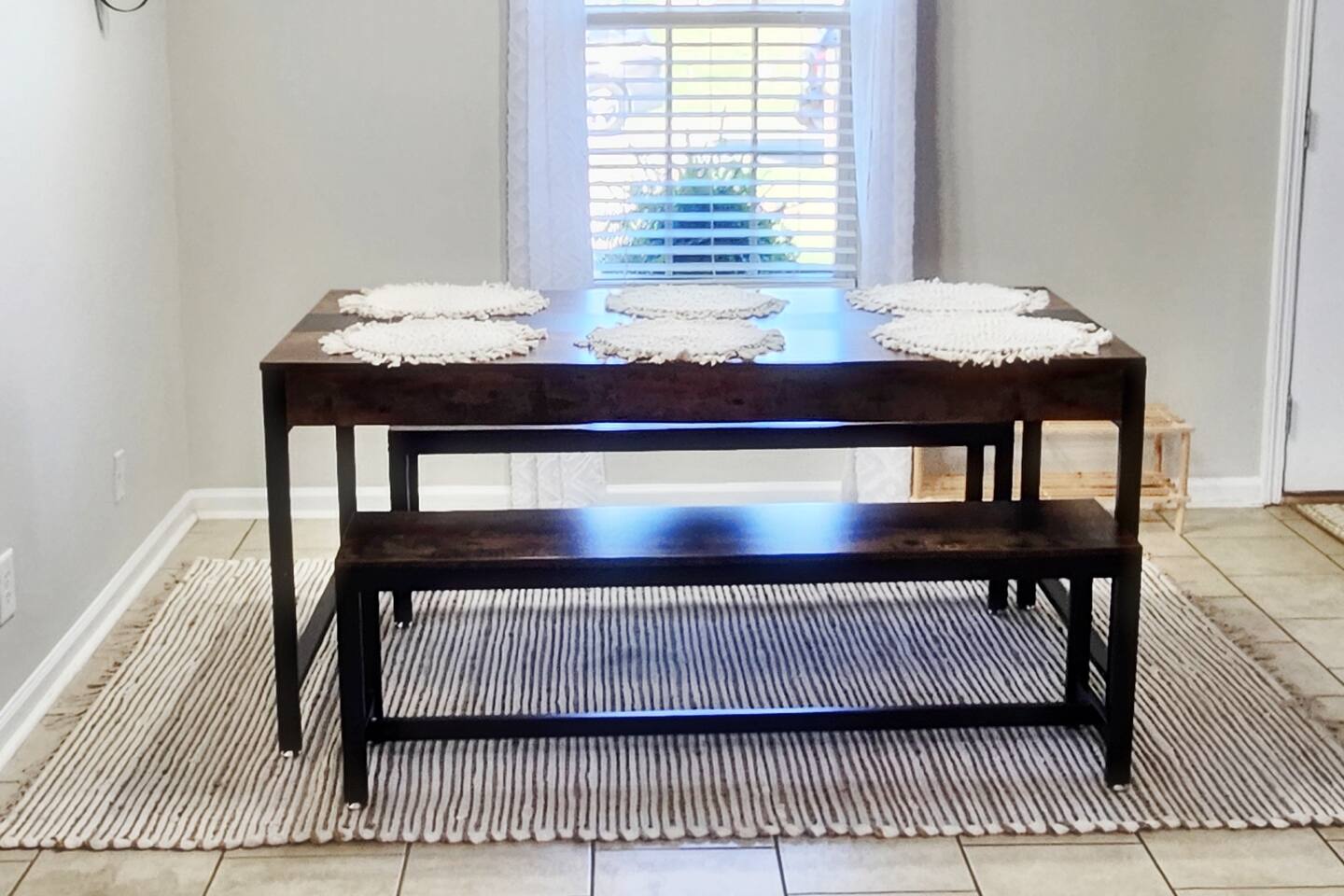 It comfortably seats 6 people—additional seating in the living room at the Bistro table. 